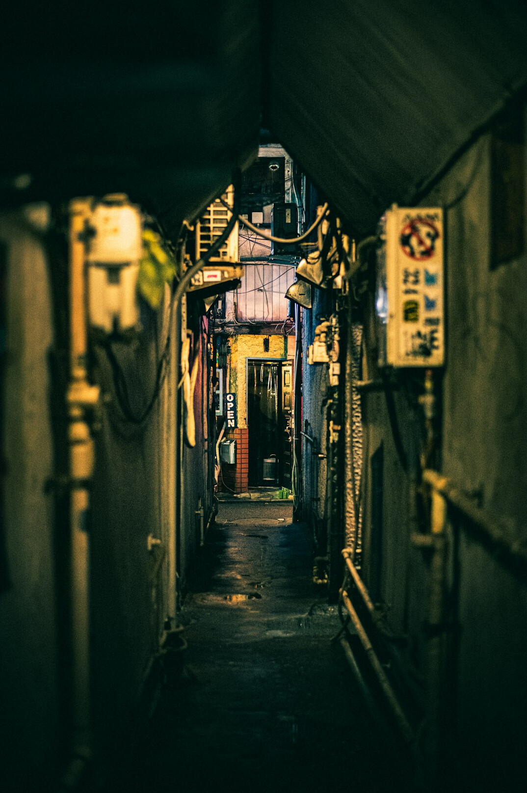 narrow alley at night