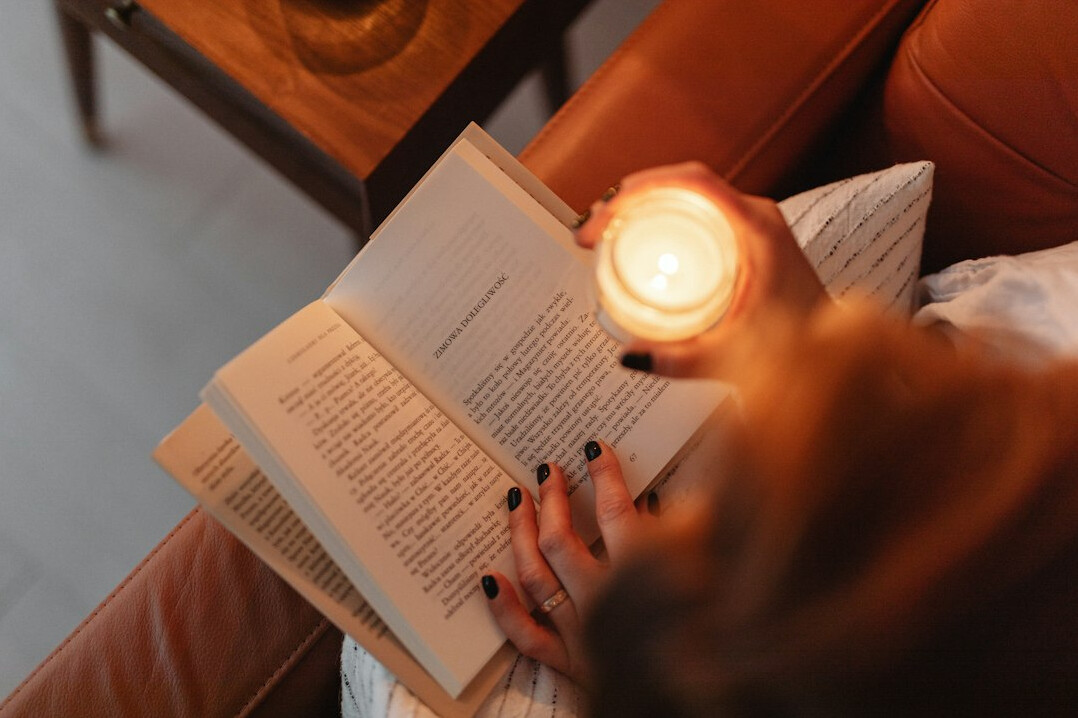 woman reading mystery book