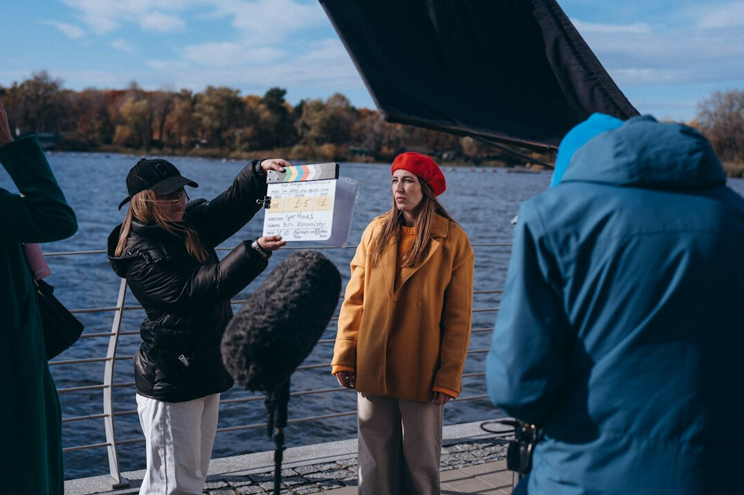female detective in film scene
